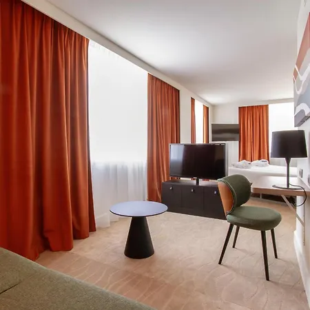 Novotel Centre-confluence Bord De Saone Λυών