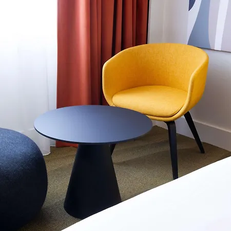 Novotel Centre-confluence Bord De Saone Otel 4*