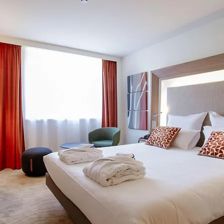 Otel Novotel Centre-confluence Bord De Saone 4*