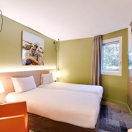 Ibis Styles Centre Confluence Hotel 3*