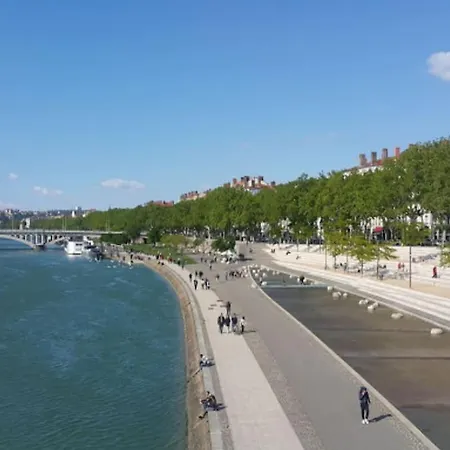 - Berges Du Rhone リヨン