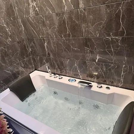 Lägenhetshotell Jacuzzi *