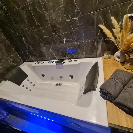 Jacuzzi Lägenhetshotell Lyon