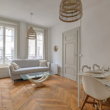 Et Chaleureux A Cordeliers Daire