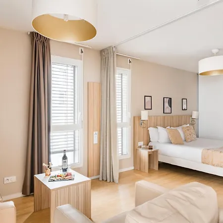 Q7 7 Lägenhetshotell 4*