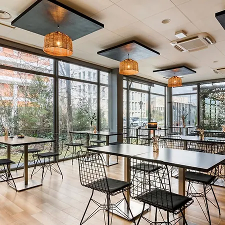 Apart-hotel Q7 7 4*