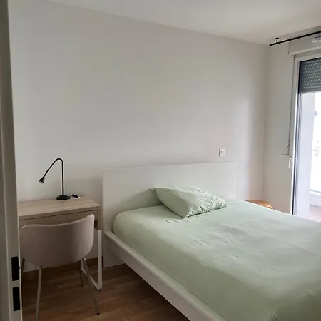 Joli T4 Recent Grand Balcon 8 Proche Du Metro Apartment