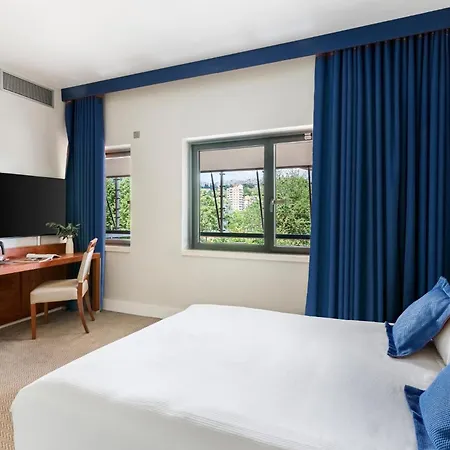 Crowne Plaza - Cite Internationale 4*