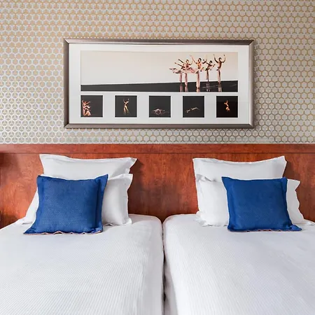 Crowne Plaza - Cite Internationale Hotel 4*
