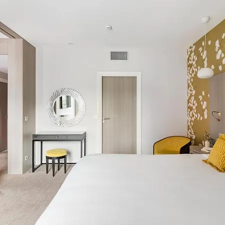 Crowne Plaza - Cite Internationale 4*