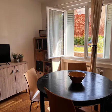 Chambre Double Et Salon Canape Lit 2 A 4 Personnes Alloggio in famiglia *