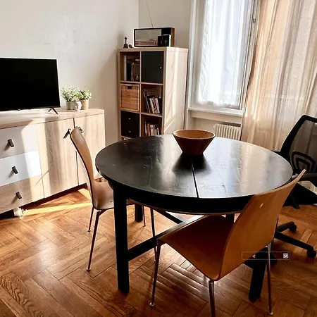 Chambre Double Et Salon Canape Lit 2 A 4 Personnes Alloggio in famiglia *