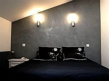 Logis Tante Yvonne & Son Restaurant Semi-gastronomique - Lyon Nord Otel 3*