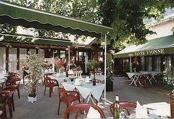 Logis Tante Yvonne & Son Restaurant Semi-gastronomique - Lyon Nord Quincieux