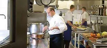 Otel Logis Tante Yvonne & Son Restaurant Semi-gastronomique - Lyon Nord 3*