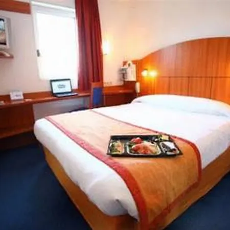 Hotel Ibis Styles Centre Confluence
