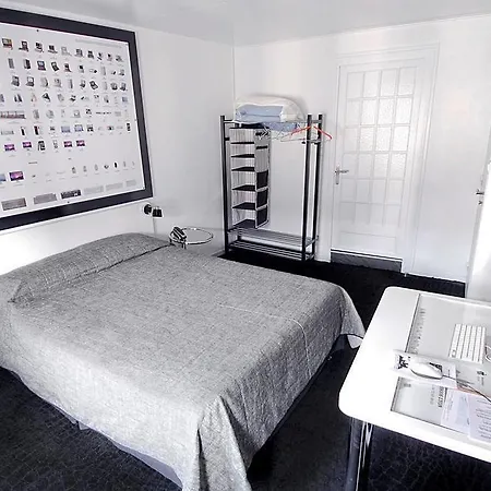 De Paris Hotel 3*