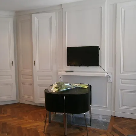 Apartment De *