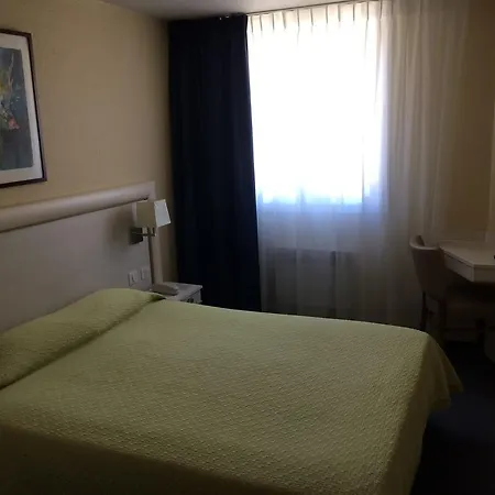 Elysee Hotell 2*