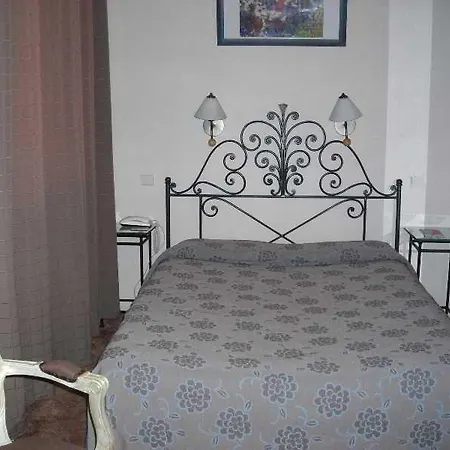 Отель Au Patio Morand