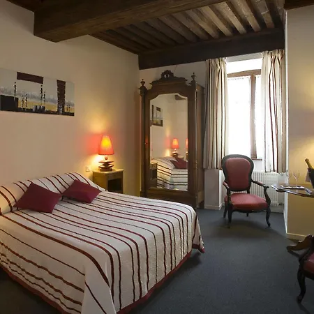 Otel Logis Tante Yvonne & Son Restaurant Semi-gastronomique - Lyon Nord Quincieux