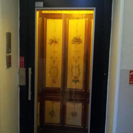Azur Hotell 2*