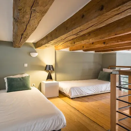 Honore - Amboise Apartment