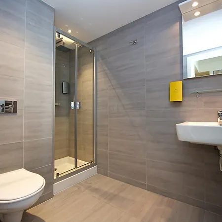 Hotel Staycity 3*