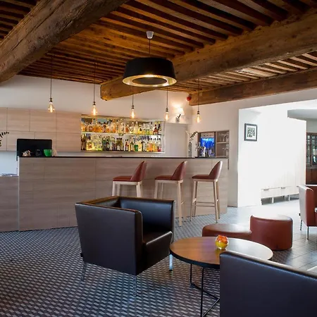 Logis Tante Yvonne & Son Restaurant Semi-gastronomique - Lyon Nord Otel Quincieux