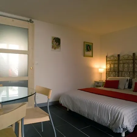 Des Canuts Oda ve Kahvaltı Lyon