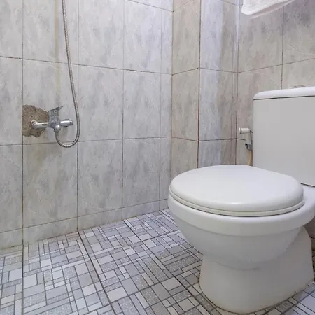 Oyo 1691 Wisma Benhil Toddopuli Hotel Makassar