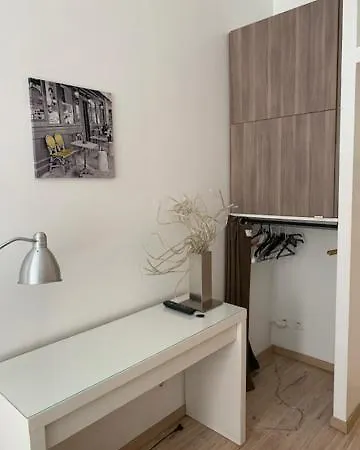 Apartment De *
