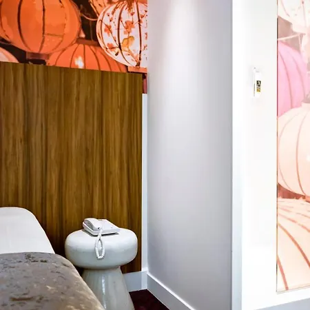 Mercure Centre Plaza République Hotel 4*