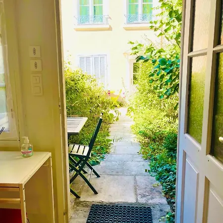 La Petite Maison Dans La Croix Rousse Tatil Evi Lyon