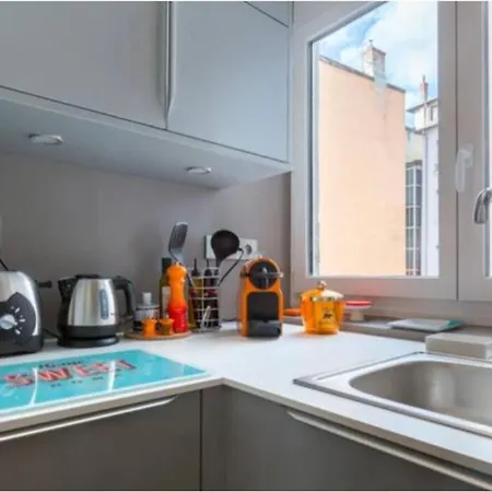 The Romantic Stop - Metro De Apartment Lyon
