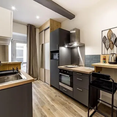 Quiet Center Ail Apartman