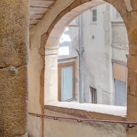 Les Balcons De Guignol * ליון
