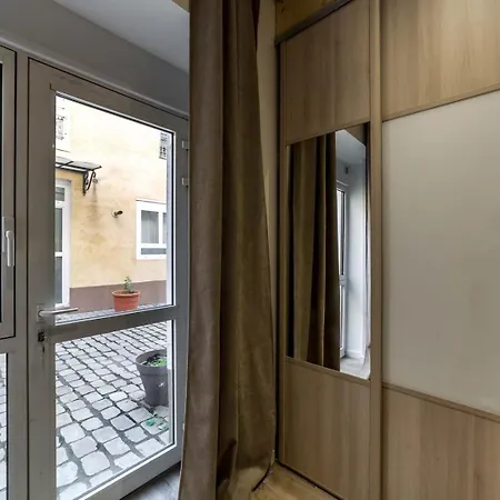 Quiet Center Ail Apartman *