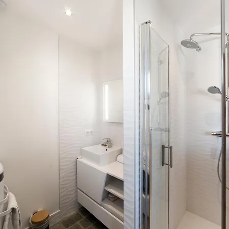 Apartment Avec Balcon - Clim Et Parking Ail *