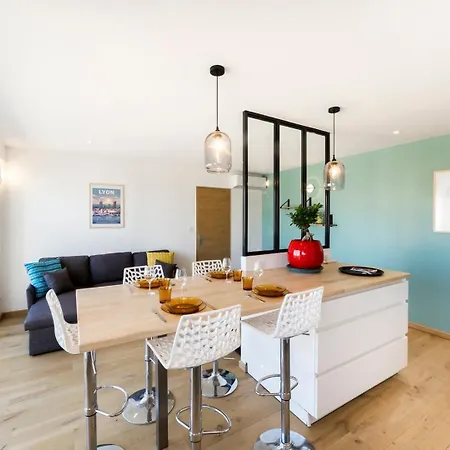 Avec Balcon - Clim Et Parking Ail Apartment *