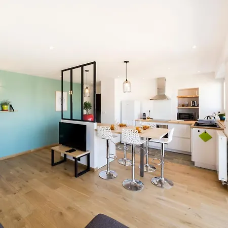 Apartment Avec Balcon - Clim Et Parking Ail *