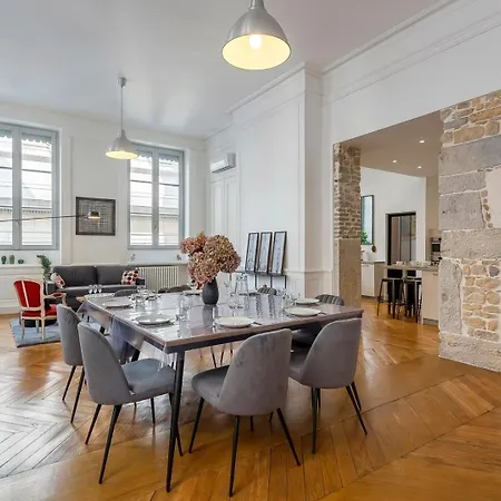 Charlie - Furnished - Downtown *