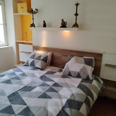 Проживание в семье Location D'une Et D'une Salle De Bain Privee Dans Mon Ou Je Reside Egalement Pendant Votre Sejour Лион
