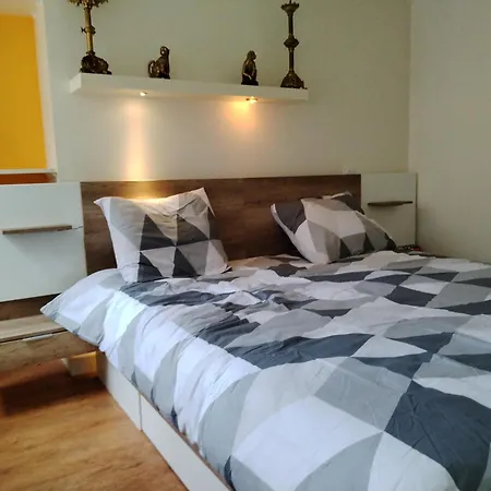 Проживание в семье Location D'une Et D'une Salle De Bain Privee Dans Mon Ou Je Reside Egalement Pendant Votre Sejour