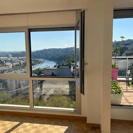 Dans Les Hauteurs De Proche Fourviere Chez L Homestay
