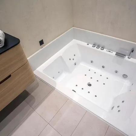 Love hôtel Balneo Sauna Pierre Corneille ! Lyon