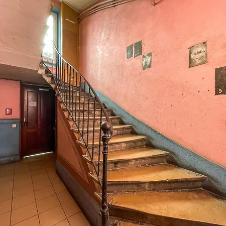 Le Petit Barret Du 8eme Ail * Lione