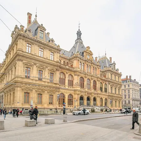Et Chaleureux A Cordeliers Апартаменты