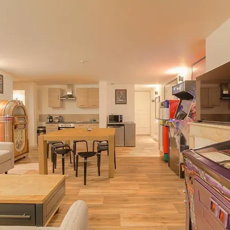 Hollywood Nostalgia, 8 Personnes - Parking, Terreaux Apartment
