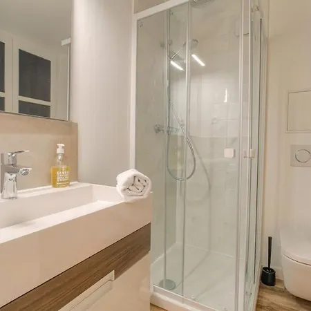 Hollywood Nostalgia, 8 Personnes - Parking, Terreaux Apartment